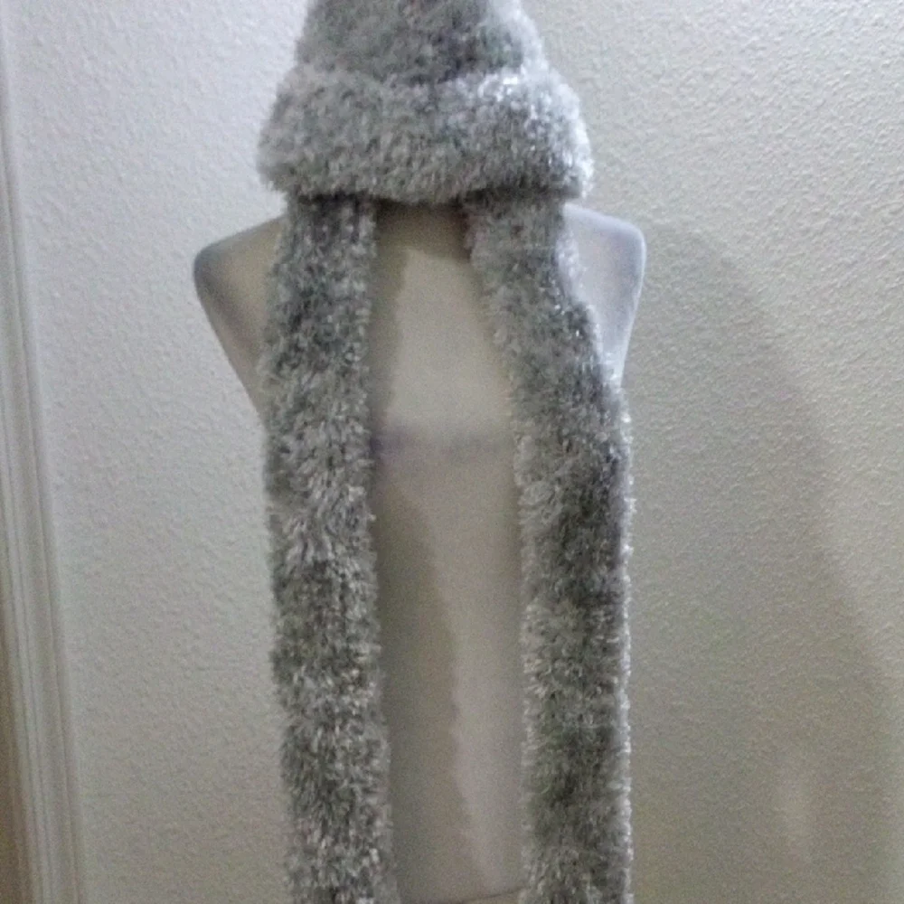 Elegant Gray Women's Scarf